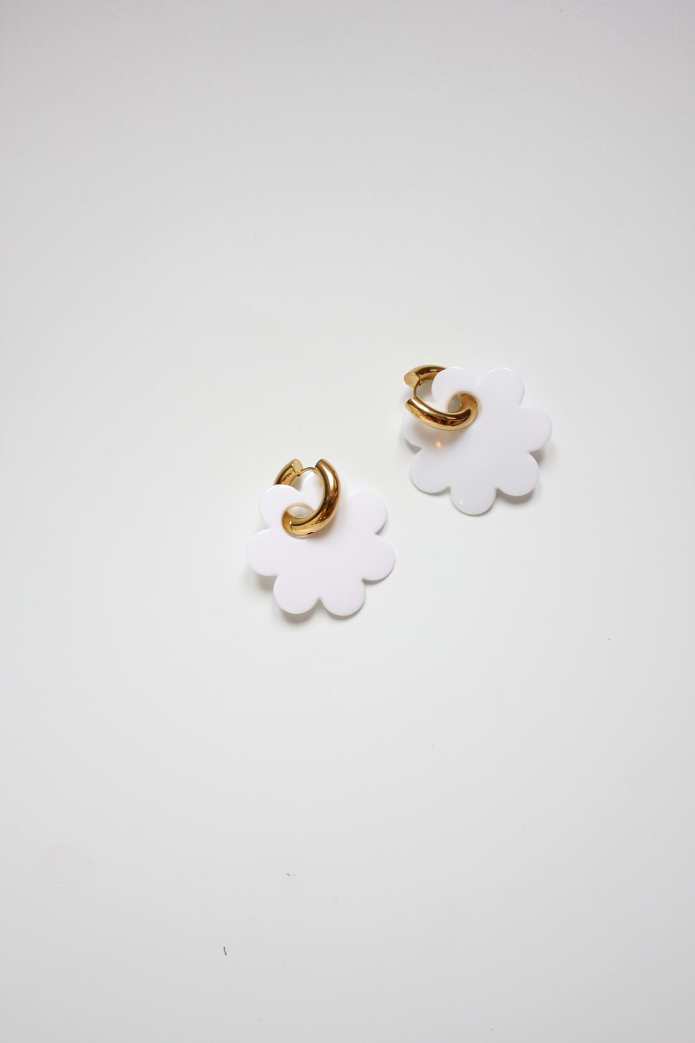 WHITE NUBE Earrings